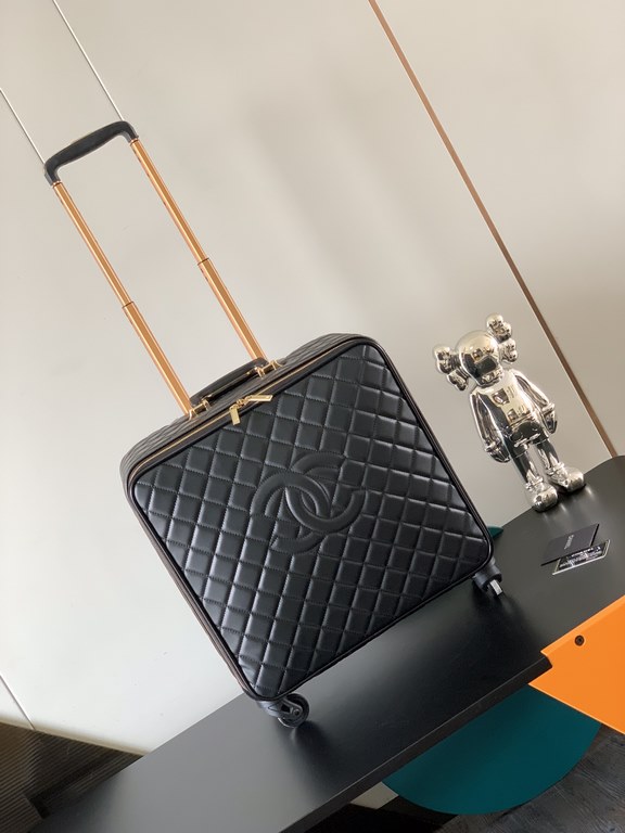 GF4343XNEClassic diamond lattice large double C trolley case Home travel must-have  Cool trend top Imported fabric feel awesome Universal wheel Easy to drag! Bring it with you to spend a pleasant journey           16 inc