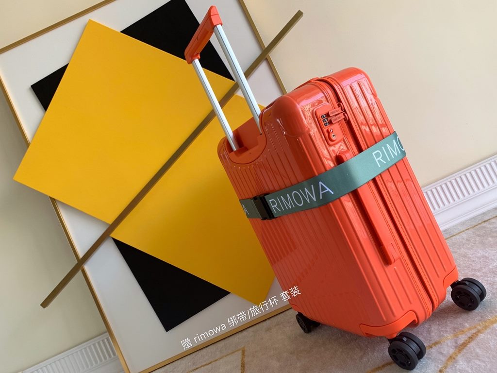 Rimowa Trolley caseluggageUltra-light pc zipper case, must get the same high value trolley case of YiYiChixi! Rimowa Essential new color collection! When you're young, you need to look good to travel!  Free Rimowa StrapM