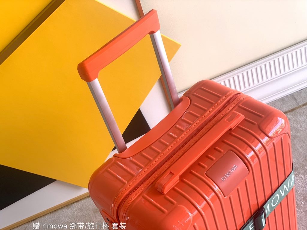 Rimowa Trolley caseluggageUltra-light pc zipper case, must get the same high value trolley case of YiYiChixi! Rimowa Essential new color collection! When you're young, you need to look good to travel!  Free Rimowa StrapM