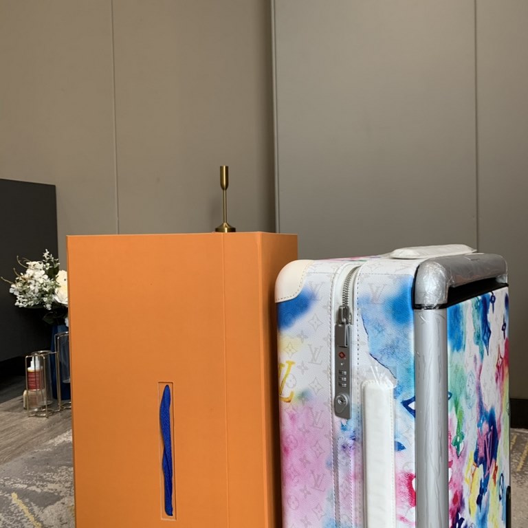 This Horizon 55 luggage is made from Monogram Watercolor Multico canvas and features Virgil Abloh's watercolor paintings of the Monogram pattern to recreate a rainbow illusion. The wheels are lightweight and flexible, an