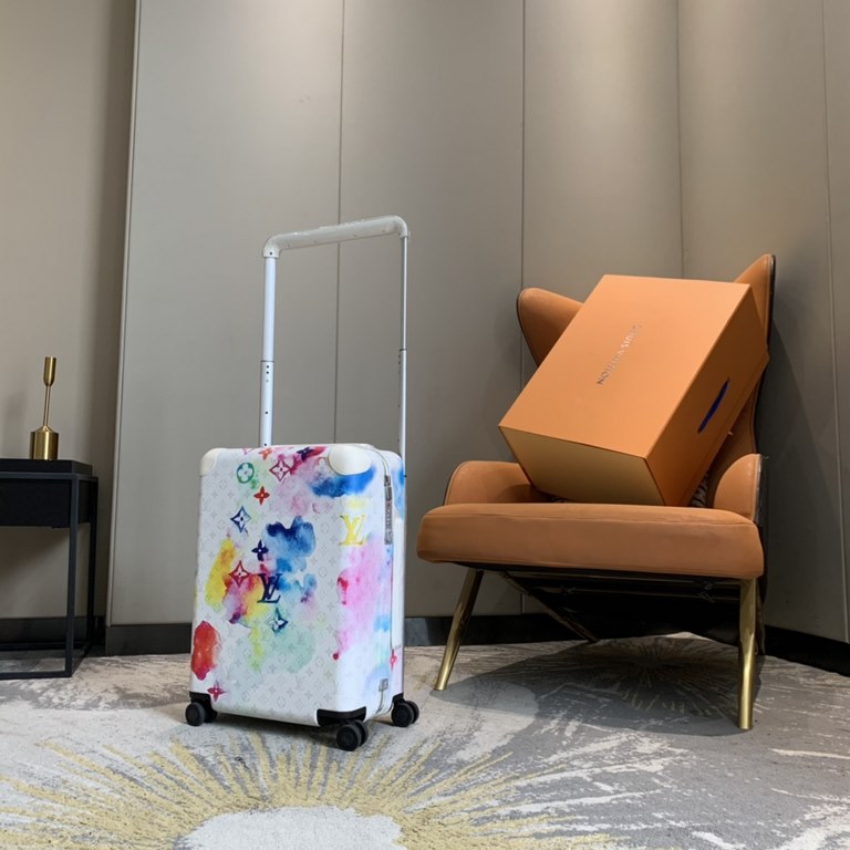 This Horizon 55 luggage is made from Monogram Watercolor Multico canvas and features Virgil Abloh's watercolor paintings of the Monogram pattern to recreate a rainbow illusion. The wheels are lightweight and flexible, an