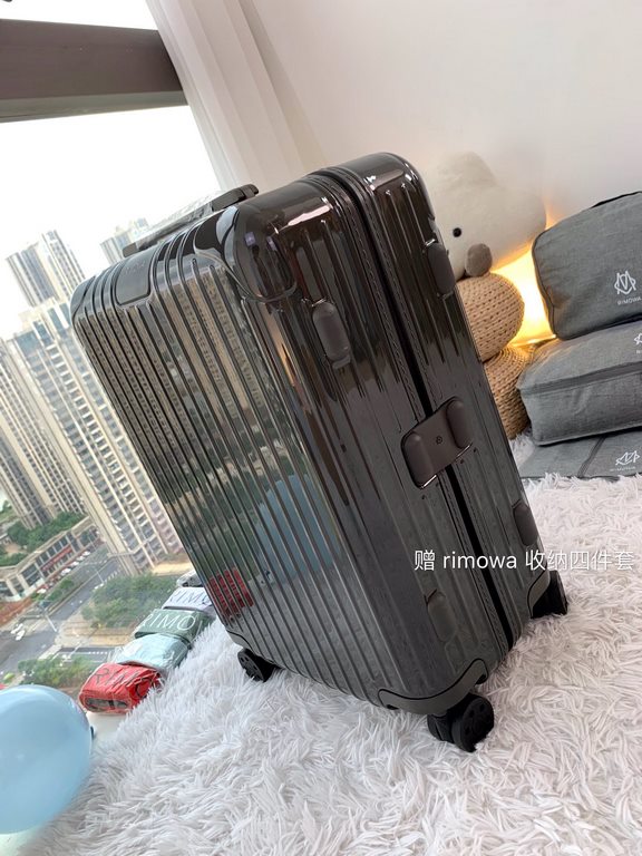 Rimowa Trolley caseluggageUltra-light pc zipper case, must get the same high value trolley case of YiYiChixi! Rimowa Essential new color collection! When you're young, you need to look good to travel! Rimowa Organizer Se