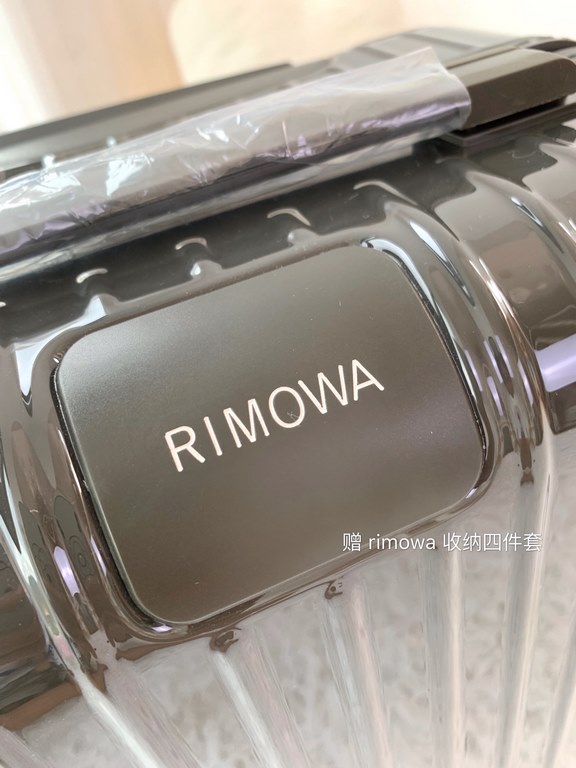 Rimowa Trolley caseluggageUltra-light pc zipper case, must get the same high value trolley case of YiYiChixi! Rimowa Essential new color collection! When you're young, you need to look good to travel! Rimowa Organizer Se