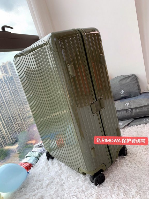 [Cactus green] RIMOWA Zhimowa new color suitcase, easy to use the same Essential series, colorful, enjoy the journey. Using the national universal TSA customs lock, upgraded version of the simple logo fashion high-end, u