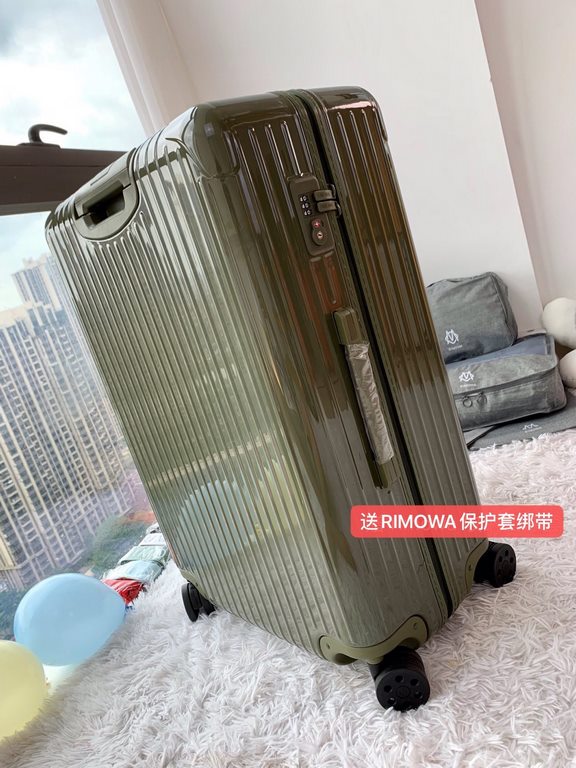 [Cactus green] RIMOWA Zhimowa new color suitcase, easy to use the same Essential series, colorful, enjoy the journey. Using the national universal TSA customs lock, upgraded version of the simple logo fashion high-end, u