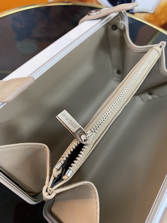 RIMOWA #Crossbody Clutch Bag Collectionpersonal series is proud to present vertical crossbody bag, it's small details are really great, the exterior is made of polycarbonate and luggageessential colors complement each ot