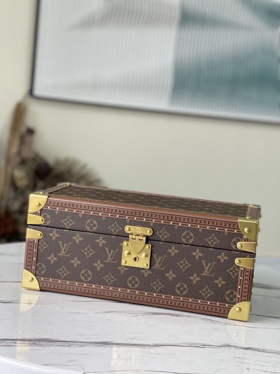 The original single new listing! Latest Products!   Multi-purpose organizer MCoffret Accessoires hard case in Monogram canvas continues the design essence of the classic Coffret 8 Montres hard case, so that wristwatches,