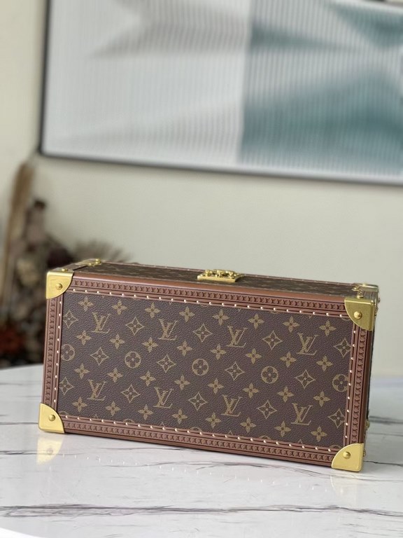 The original single new listing! Latest Products!   Multi-purpose organizer MCoffret Accessoires hard case in Monogram canvas continues the design essence of the classic Coffret 8 Montres hard case, so that wristwatches,