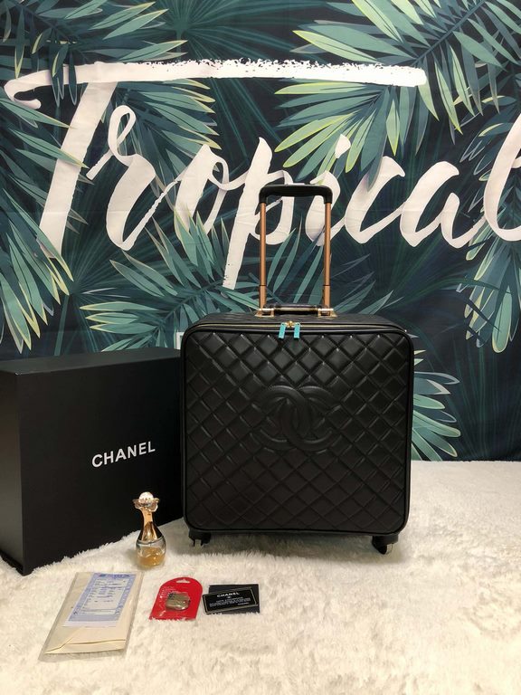 Western Europe Chanel    trolley case Home travel essential load B god weapon high fashion cool trend top imported fabric feel awesome universal wheel easy to drag! Take her with you to accompany you through a pleasant j