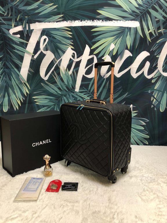 Western Europe Chanel    trolley case Home travel essential load B god weapon high fashion cool trend top imported fabric feel awesome universal wheel easy to drag! Take her with you to accompany you through a pleasant j