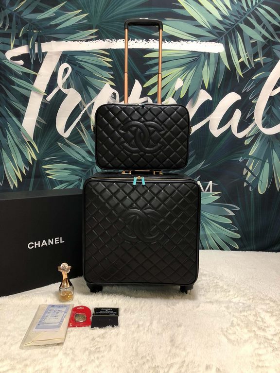 Western Europe Chanel    trolley case Home travel essential load B god weapon high fashion cool trend top imported fabric feel awesome universal wheel easy to drag! Take her with you to accompany you through a pleasant j