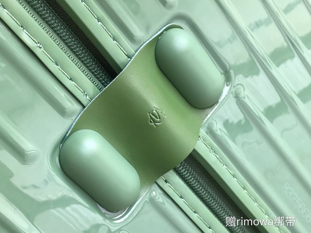 Rimowa Luggage  Luggage[PC zipper case] Must get the same high-color suitcase of Yi Yi Qianxi! New color series! Recently it is really a fire ah   meta full of Rimowa essential trunk plus series, the little name of the s