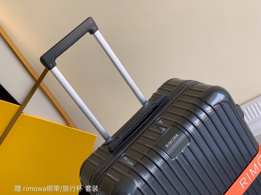 Rimowa Trolley caseluggageUltra-light pc zipper case, must get the same high value trolley case of YiYiChixi! Rimowa Essential new color collection! When you're young, you need to look good to travel!  Free Rimowa StrapM