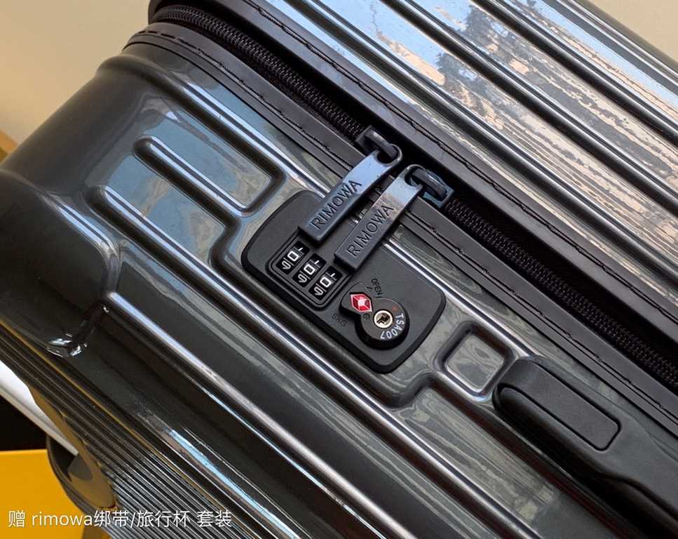 Rimowa Trolley caseluggageUltra-light pc zipper case, must get the same high value trolley case of YiYiChixi! Rimowa Essential new color collection! When you're young, you need to look good to travel!  Free Rimowa StrapM