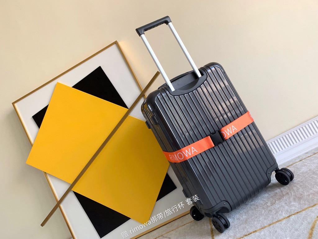 Rimowa Trolley caseluggageUltra-light pc zipper case, must get the same high value trolley case of YiYiChixi! Rimowa Essential new color collection! When you're young, you need to look good to travel!  Free Rimowa StrapM