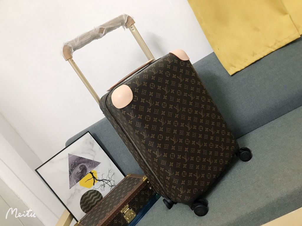 The new Horizon luggage revolutionizes Louis Vuitton's legendary heritage with a creative twist. The iconic Monogram canvas is embellished with travel appliqués that harken back to the brand's traditional luggage design.