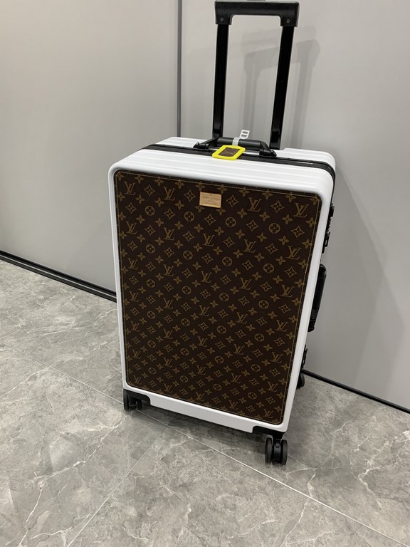 LV Louis Vuitton Old Flower LuggageTrolley CaseAnother set of new fashion favorites   This vintage shaped trolley case has its own unique kind of fashionable and dry style, strength and value are online   Pan him! Iconic