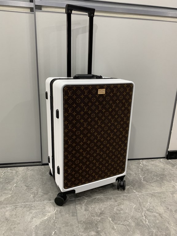 LV Louis Vuitton Old Flower LuggageTrolley CaseAnother set of new fashion favorites   This vintage shaped trolley case has its own unique kind of fashionable and dry style, strength and value are online   Pan him! Iconic