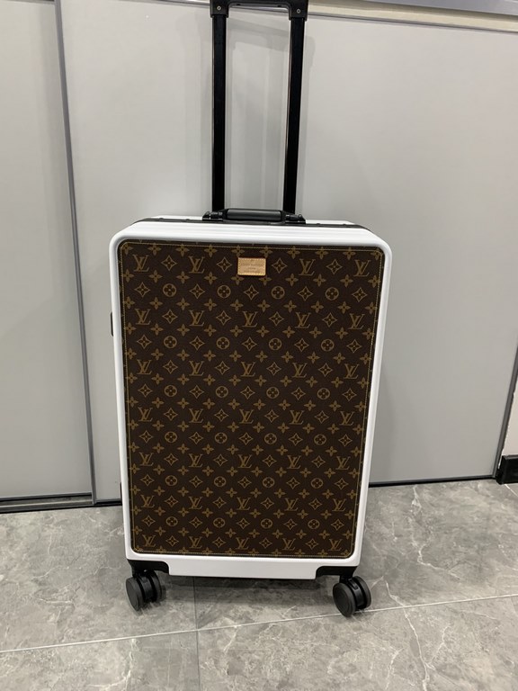 LV Louis Vuitton Old Flower LuggageTrolley CaseAnother set of new fashion favorites   This vintage shaped trolley case has its own unique kind of fashionable and dry style, strength and value are online   Pan him! Iconic