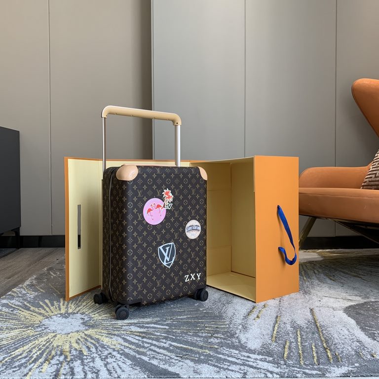 A new update, a limited editionThe new Horizon luggage revitalizes Wieden's legendary heritage with a creative twist. The iconic Monogram canvas is embellished with travel appliqués that harken back to the brand's herita