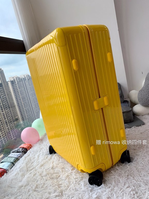 Rimowa Trolley caseluggageUltra-light pc zipper case, must get the same high value trolley case of YiYiChixi! Rimowa Essential new color collection! When you're young, you need to look good to travel! Rimowa Organizer Se