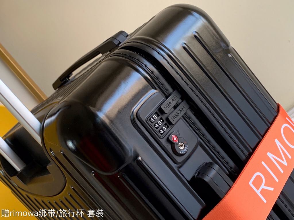 Rimowa Trolley caseluggageUltra-light pc zipper case, must get the same high value trolley case of YiYiChixi! Rimowa Essential new color collection! When you're young, you need to look good to travel!  Free Rimowa StrapM