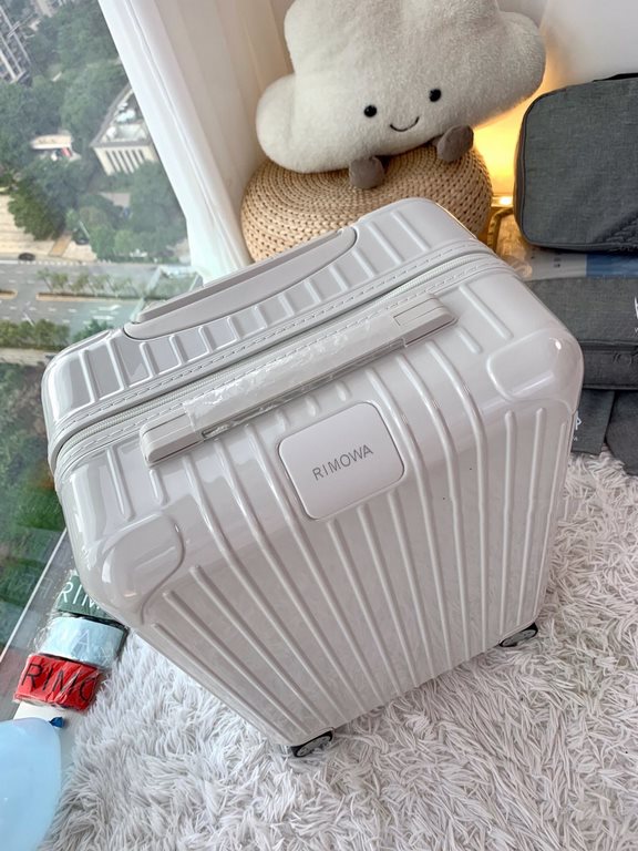 Rimowa Trolley caseluggageUltra-light pc zipper case, must get the same high value trolley case of YiYiChixi! Rimowa Essential new color collection! When you're young, you need to look good to travel! ColorIvory Model 90