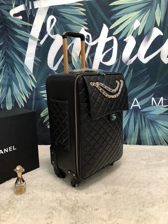 Western Europe Chanel    trolley case Home travel essential load B god weapon high fashion cool trend top imported fabric feel awesome universal wheel easy to drag! Take her with you to accompany you through a pleasant j