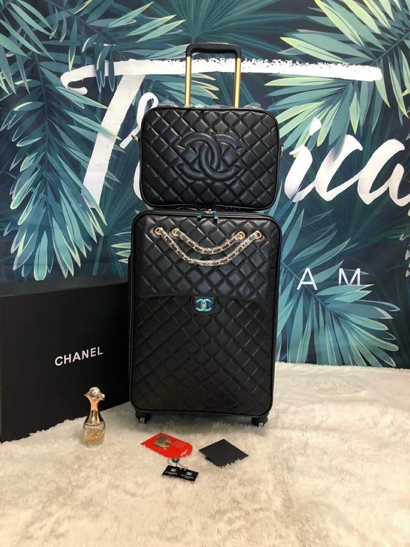 Western Europe Chanel    trolley case Home travel essential load B god weapon high fashion cool trend top imported fabric feel awesome universal wheel easy to drag! Take her with you to accompany you through a pleasant j