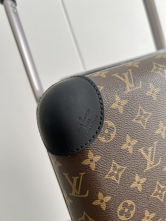 EXCLUSIVE PHOTO The new Horizon luggage revolutionizes Louis Vuitton's legendary heritage with a creative twist. The iconic Monogram canvas is embellished with travel appliqués that harken back to the brand's heritage of