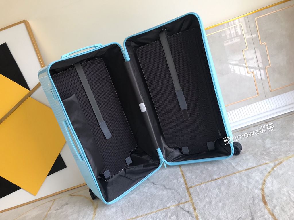 Rimowa Luggage  Luggage[PC zipper case] Must get the same high-color suitcase of Yi Yi Qianxi! New color series! Recently it is really a fire ah   meta full of Rimowa essential trunk plus series, the little name of the s