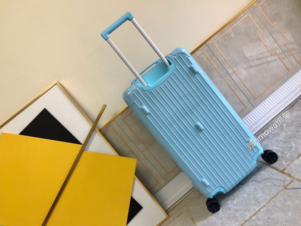 Rimowa Luggage  Luggage[PC zipper case] Must get the same high-color suitcase of Yi Yi Qianxi! New color series! Recently it is really a fire ah   meta full of Rimowa essential trunk plus series, the little name of the s