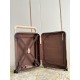 Exclusive Almond Embossed Luggage】The new Horizon luggage revolutionizes Louis Vuitton's legendary heritage with a creative twist. The iconic Monogram canvas is embellished with travel appliqués that harken back to the b