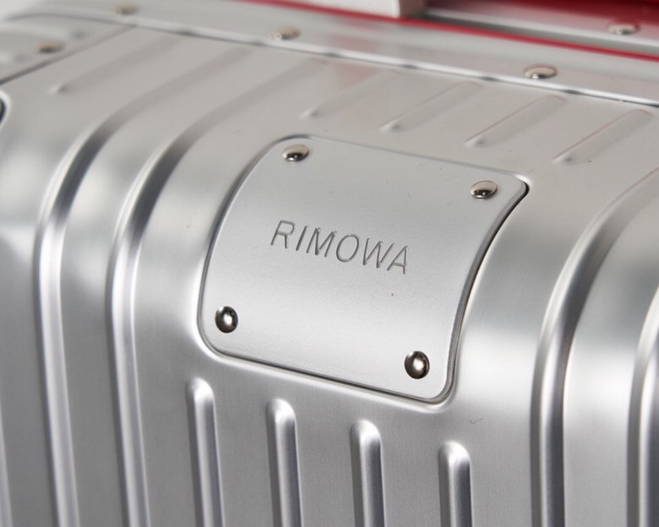 rimowa Germany counter rimowa aluminum Original219 new limited edition boarding trolley luggage. The highest version of the market, the handles are wrapped in leather, the market ordinary goods are made of plastic on the