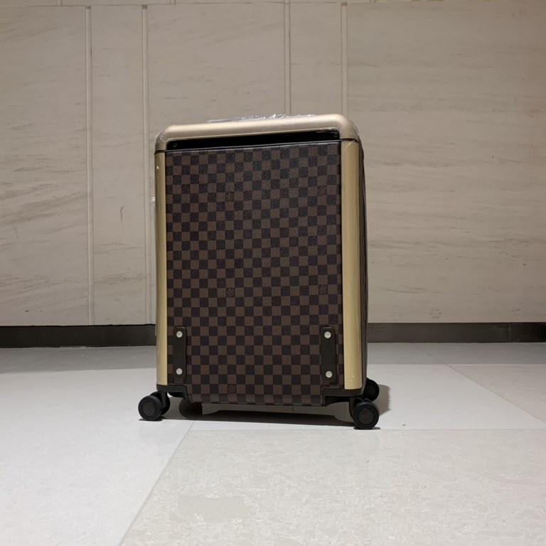 55CMHORIZON Four Wheel Trolley Case, 55cmMeet the future of luxury four-wheeled luggage. From Marc Newson, a recognized master of groundbreaking industrial design, this lightweight four-wheeled trolley creates a flat, sp