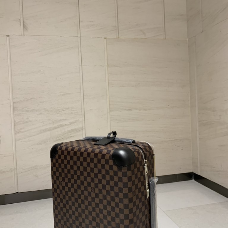 55CMHORIZON Four Wheel Trolley Case, 55cmMeet the future of luxury four-wheeled luggage. From Marc Newson, a recognized master of groundbreaking industrial design, this lightweight four-wheeled trolley creates a flat, sp