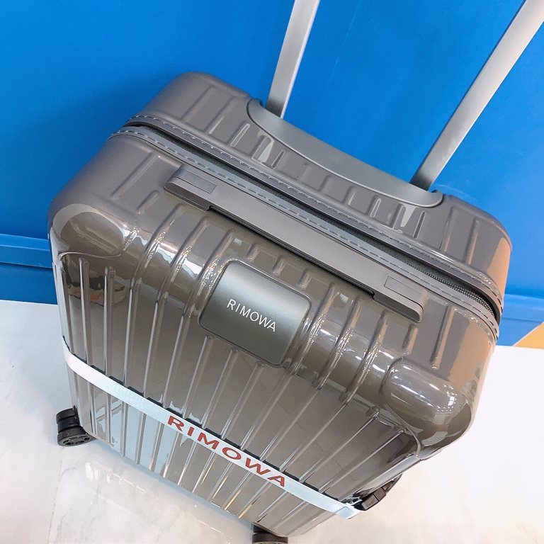 Ultralight pc, double rod series! The latest version of the counter, the head of the latest one-piece aluminum label, the wheels are also used in the counter the latest rimowa graphic logo, which forced much higher look 