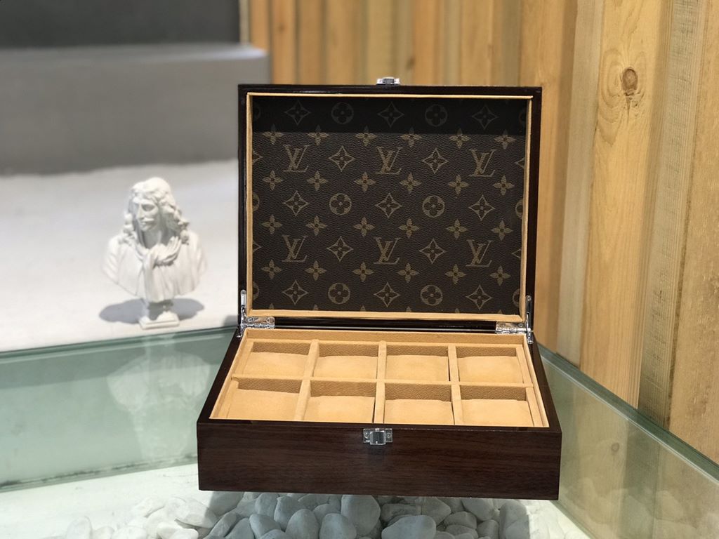 #New Product First Launch8 Compartment Lid Solid Wooden Multifunctional Watch Box  carefully developed and uniquely crafted.# Exclusive customized background  (Impeccable)  Size  25228.5Weight ：1.5kg