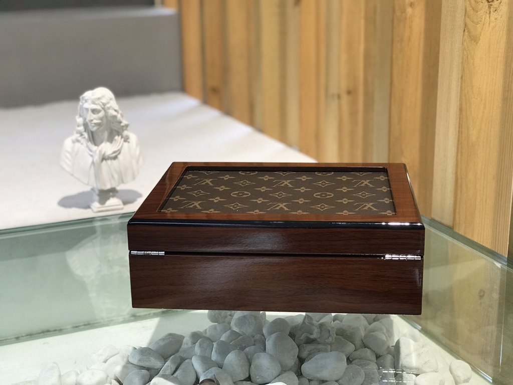 #New Product First Launch8 Compartment Lid Solid Wooden Multifunctional Watch Box  carefully developed and uniquely crafted.# Exclusive customized background  (Impeccable)  Size  25228.5Weight ：1.5kg