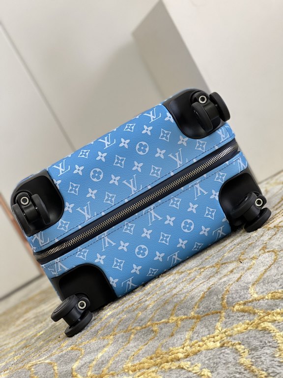 The new Horizon luggage revolutionizes Louis Vuitton's legacy with a creative twist. The iconic Monogram canvas is embellished with travel appliqués that harken back to the brand's heritage of luggage design. Leather cor