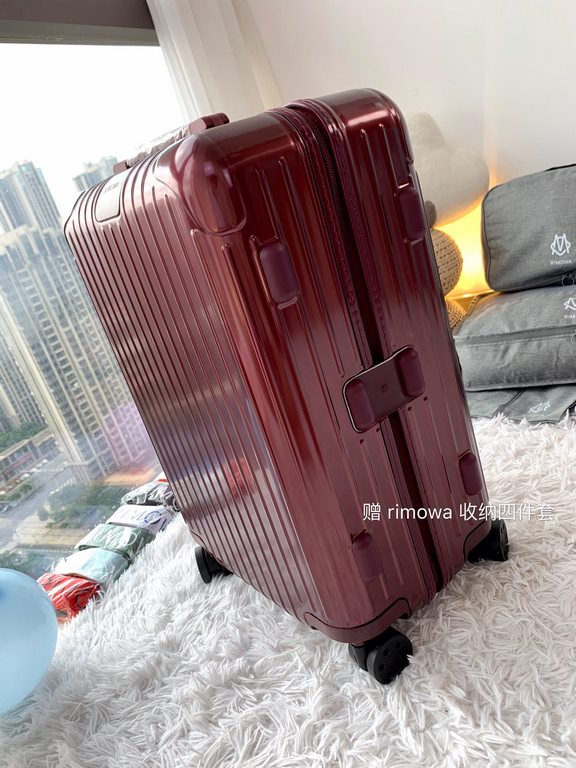 Rimowa Trolley caseluggageUltra-light pc zipper case, must get the same high value trolley case of YiYiChixi! Rimowa Essential new color collection! When you're young, you need to look good to travel! Rimowa Organizer Se