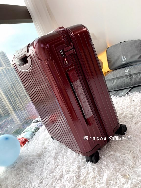 Rimowa Trolley caseluggageUltra-light pc zipper case, must get the same high value trolley case of YiYiChixi! Rimowa Essential new color collection! When you're young, you need to look good to travel! Rimowa Organizer Se