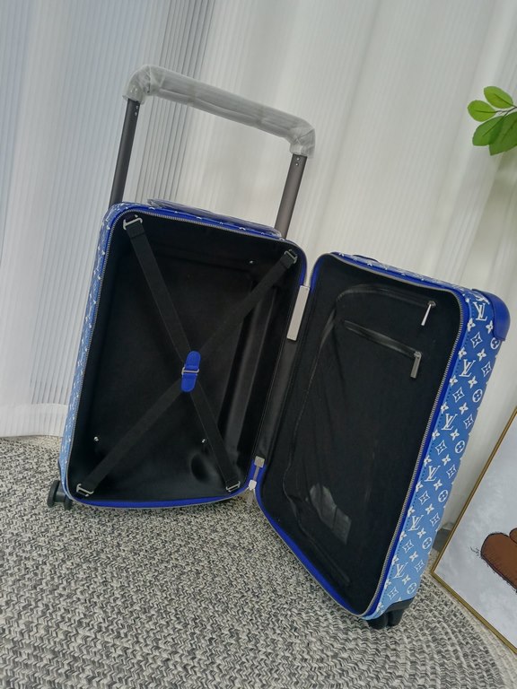 #SkyBlue Hot Model    Horizontal creative trolley case four wheels wide trolley barTrendy design without being ostentatious or ostentatious