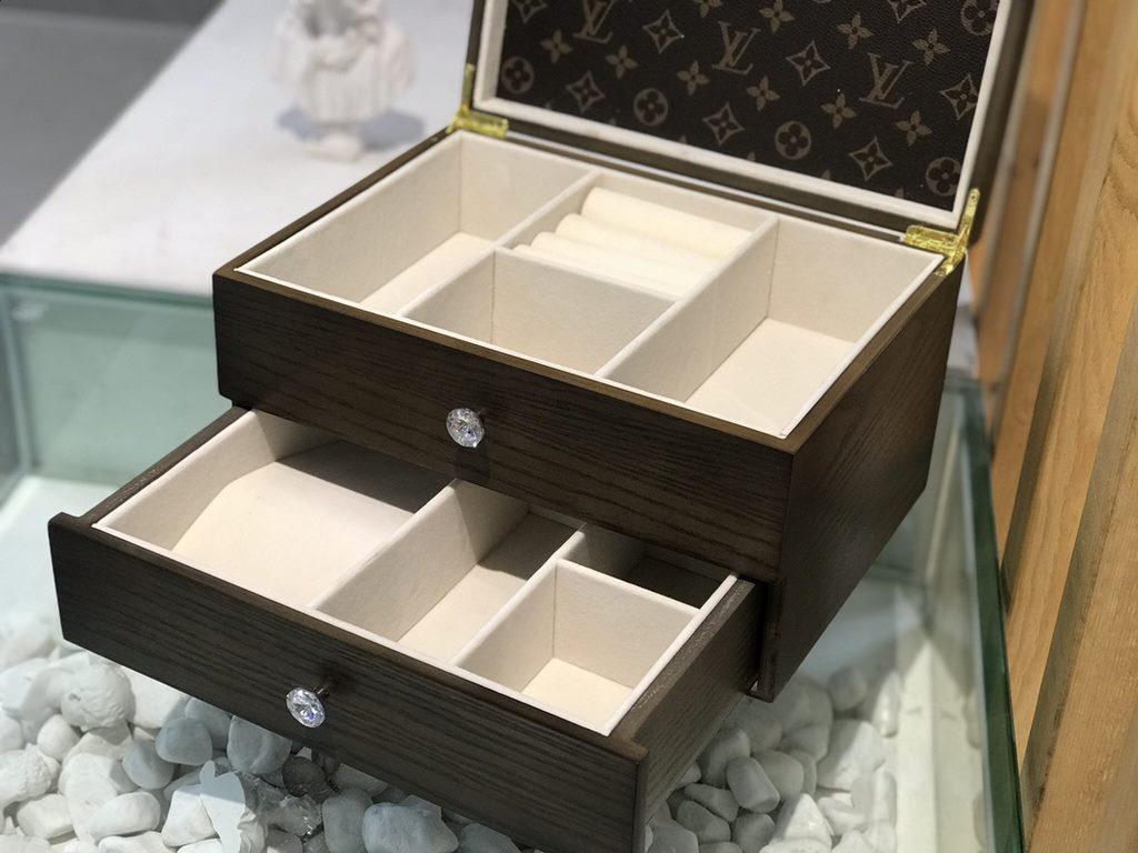 #New product first #Double solid wood diamond drawer, multi-functional wooden boxCarefully developed and uniquely crafted.#Exclusive customized background #(Impeccable) Size ：2921.516Weight ：2.5kg