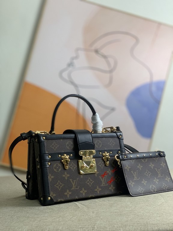 Nicolas Ghesquières Hard Box Bag] M46309 Vintage Nicolas Ghesquières returns to Louis Vuitton's trunk-making tradition with the Petite Malle V. Monogram canvas with leather trim and V-shaped side panels provide softness 