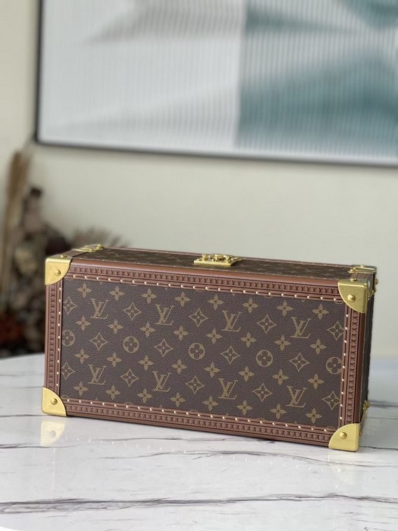 The original single new listing! Latest Products!   Multi-purpose organizer MCoffret Accessoires hard case in Monogram canvas continues the design essence of the classic Coffret 8 Montres hard case, so that wristwatches,