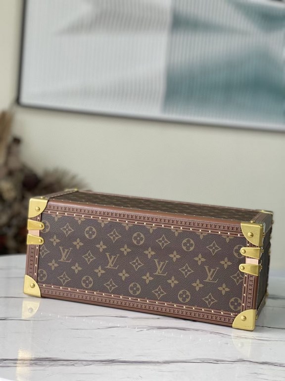 The original single new listing! Latest Products!   Multi-purpose organizer MCoffret Accessoires hard case in Monogram canvas continues the design essence of the classic Coffret 8 Montres hard case, so that wristwatches,