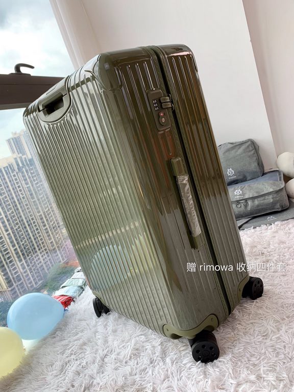 Rimowa Trolley caseluggageUltra-light pc zipper case, must get the same high value trolley case of YiYiChixi! Rimowa Essential new color collection! When you're young, you need to look good to travel! Rimowa Organizer Se