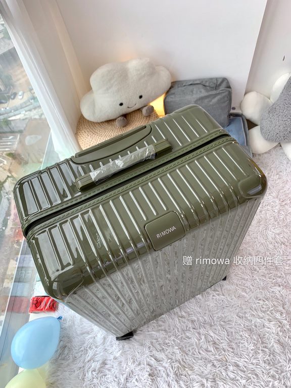 Rimowa Trolley caseluggageUltra-light pc zipper case, must get the same high value trolley case of YiYiChixi! Rimowa Essential new color collection! When you're young, you need to look good to travel! Rimowa Organizer Se