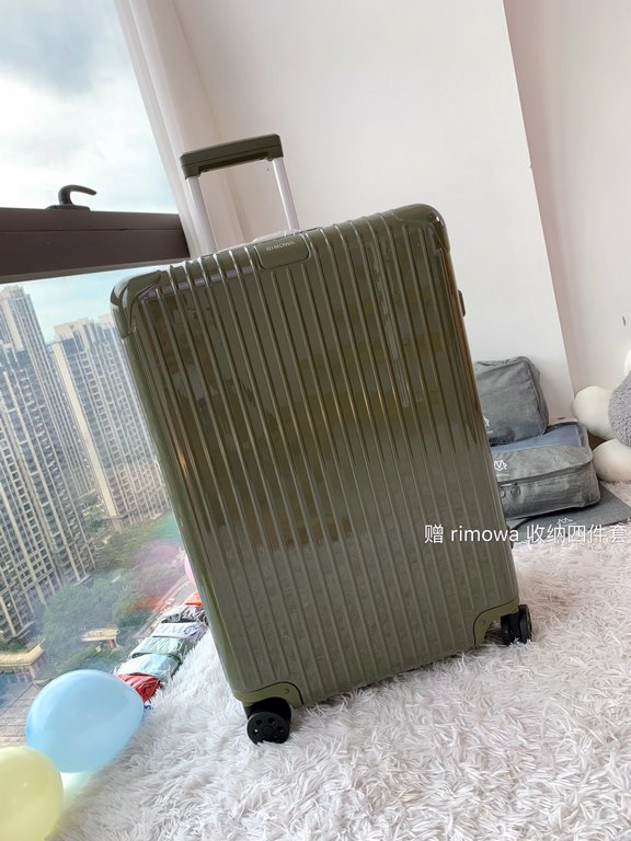 Rimowa Trolley caseluggageUltra-light pc zipper case, must get the same high value trolley case of YiYiChixi! Rimowa Essential new color collection! When you're young, you need to look good to travel! Rimowa Organizer Se